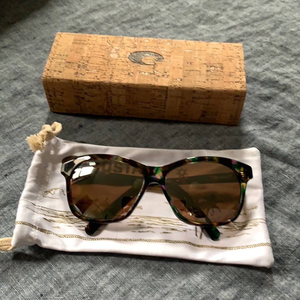 Women’s Costa Sarasota shades - Sunglasses